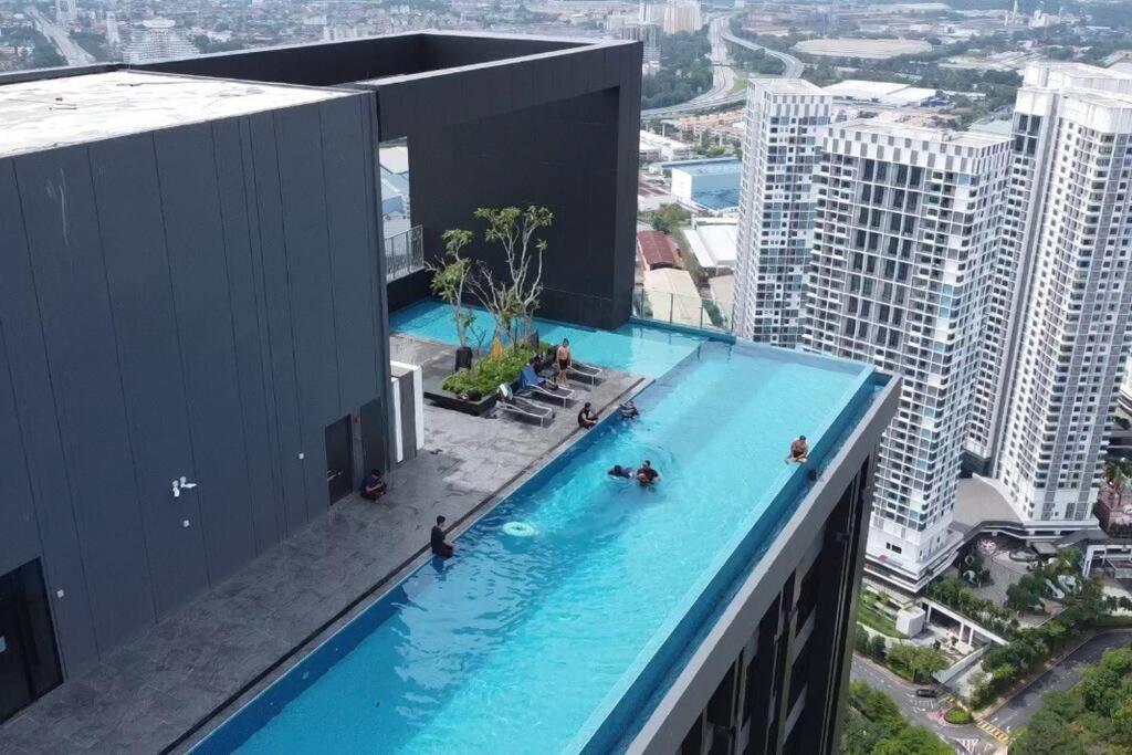 Hill10 I-city By Vee -wifi & Netflix - Comfy & Cozy * Shah Alam