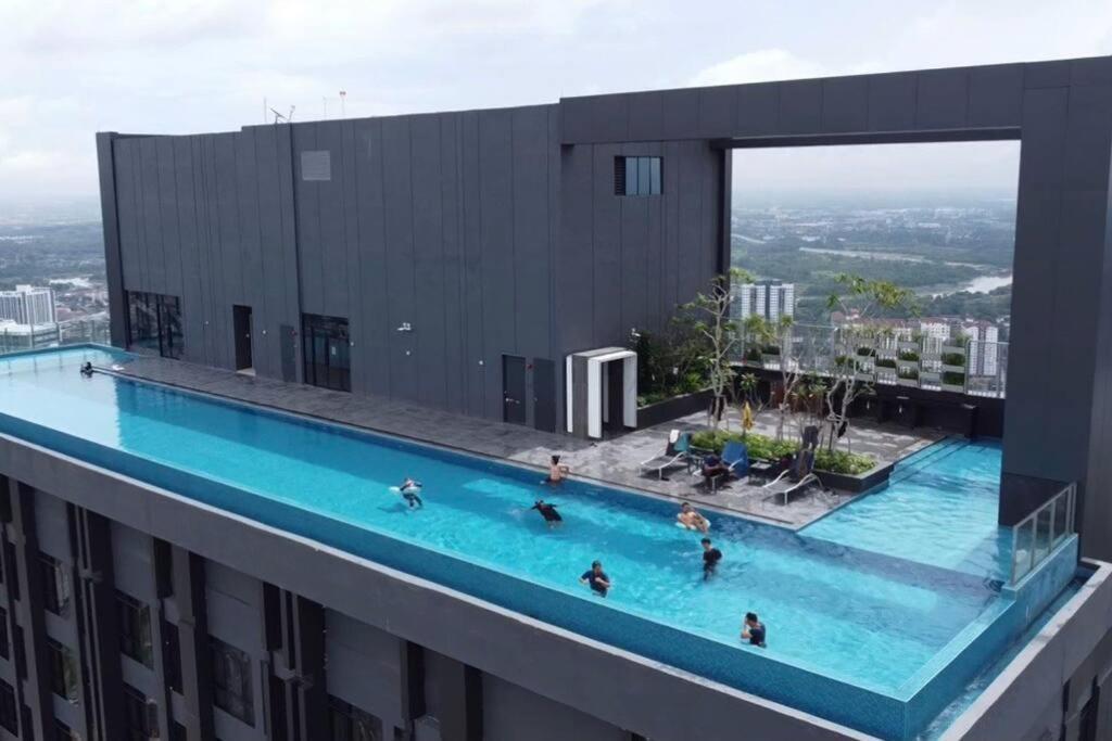 Hill10 I-city By Vee -wifi & Netflix - Comfy & Cozy * Shah Alam